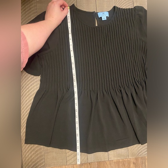 CeCe pleated short sleeve blouse - Picture 6 of 7